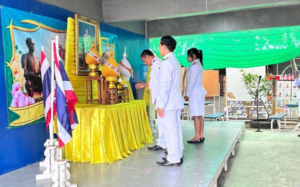 ถวายพระพรพระบาทสมเด็จพระปรเมนทรรามาธิบดีศรีสินทรมหาวชิราลงกรณ พระวชิรเกล้าเจ้าอยู่หัว