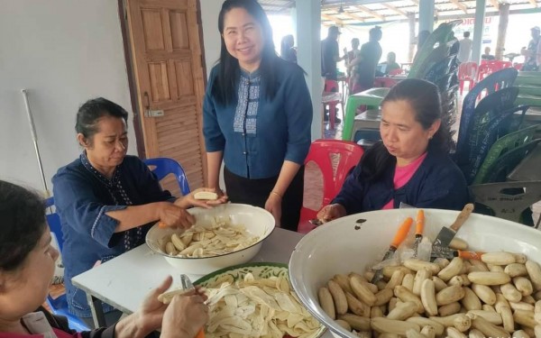 นิเทศการจัดกิจกรรมศูนย์ฝึกอาชีพ รูปแบบกลุ่มสนใจ ศกร.ตำบลไทรย้อย