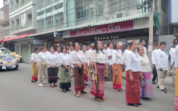 เข้าร่วมเดินขบวนแห่เครื่องสักการะงานประเพณีไหว้พระพุทธโกศัยศิริชัยมหาศากยมุนี พระคู่บ้าน คู่เมืองแพร่