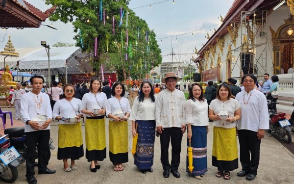 เข้าร่วมเดินขบวนแห่เครื่องสักการะงานประเพณีไหว้พระพุทธโกศัยศิริชัยมหาศากยมุนี พระคู่บ้าน คู่เมืองแพร่