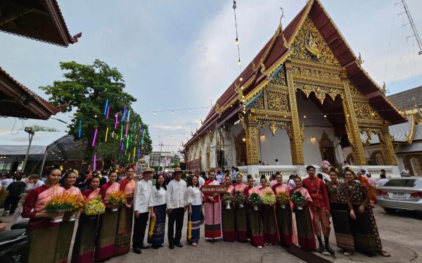 เข้าร่วมเดินขบวนแห่เครื่องสักการะงานประเพณีไหว้พระพุทธโกศัยศิริชัยมหาศากยมุนี พระคู่บ้าน คู่เมืองแพร่