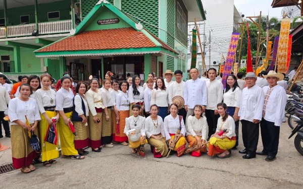 เข้าร่วมเดินขบวนแห่เครื่องสักการะงานประเพณีไหว้พระพุทธโกศัยศิริชัยมหาศากยมุนี พระคู่บ้าน คู่เมืองแพร่