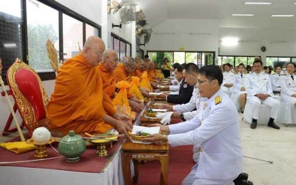 ร่วมพิธีทำบุญตักบาตรเพื่อถวายเป็นพระราชกุศล เนื่องในโอกาสวันเฉลิมพระชนมพรรษา สมเด็จพระนางเจ้าฯ พระบรมราชินี 3 มิถุนายน 2567