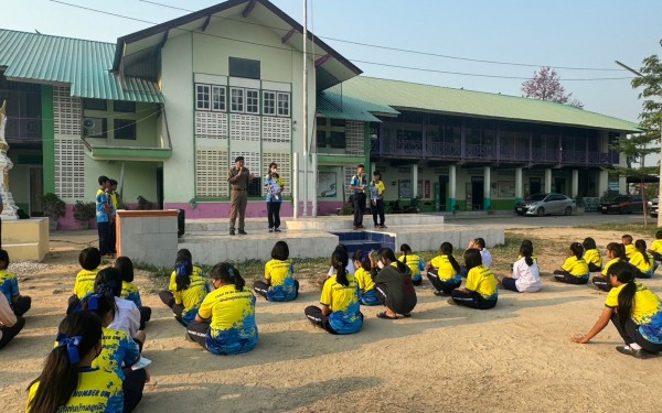 ครูตำรวจพบนักเรียน 