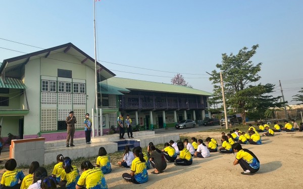 ครูตำรวจพบนักเรียน 