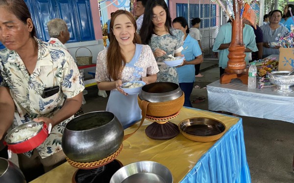 วันที่ 12 สิงหาคม วันเฉลิมพระชนมพรรษาสมเด็จพระนางเจ้าสิริกิติ์ พระบรมราชินีนาถ พระบรมราชชนนีพันปีหลวง และการทำบุญอาคารอเนกประสงค์ของโรงเรียน