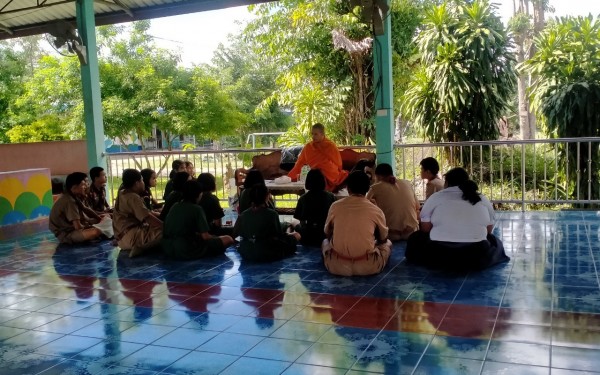 ตรวจเยี่ยม ประเมินติดตามนักเรียน โรงเรียนชุมชนบ้านนาดีหนองไผ่