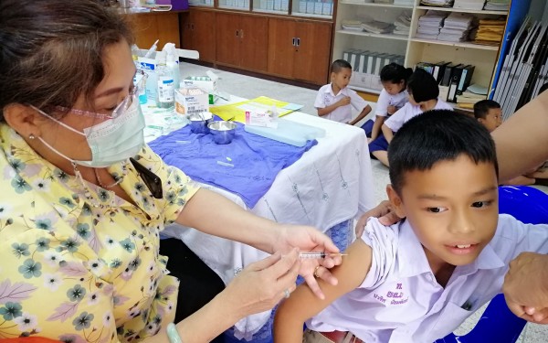 สำนักงานสาธารณสุขและสิ่งแวดล้อม เข้าดำเนินการฉีดวัคซีนป้องกันวัณโรค